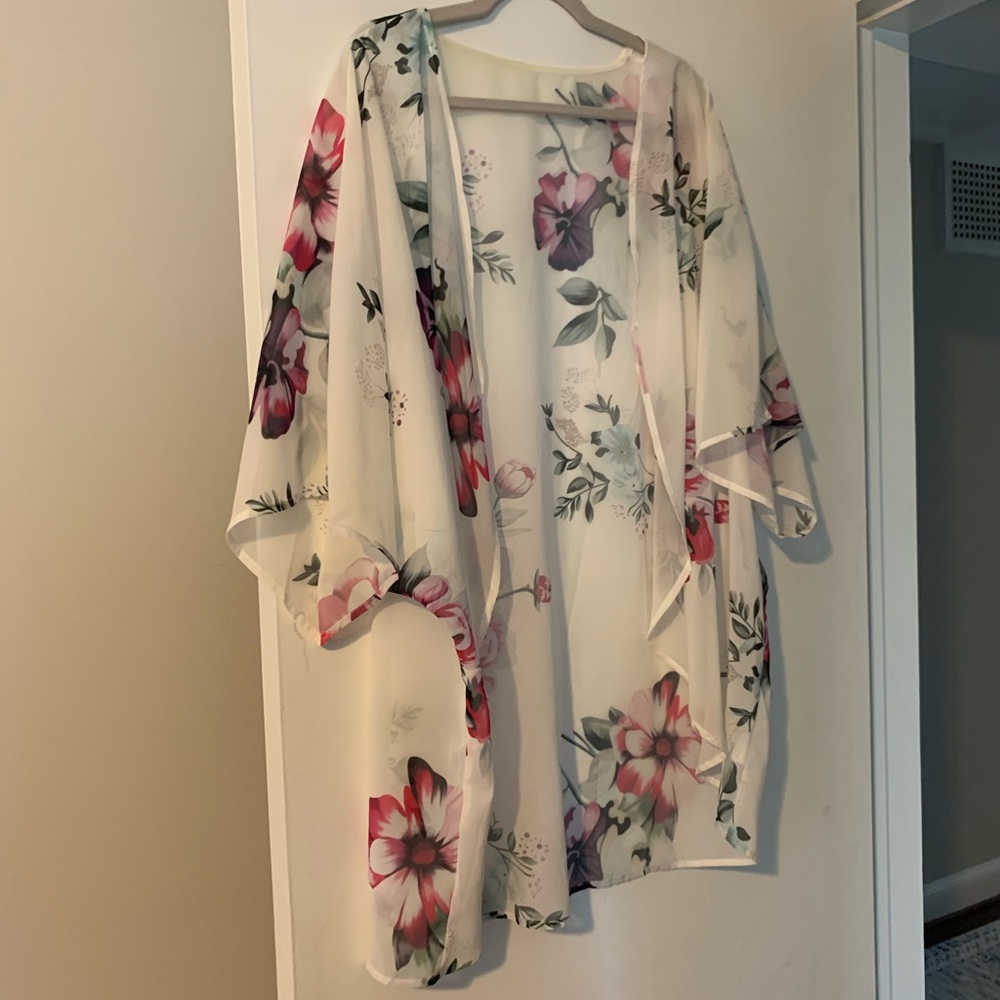 White and floral kimono from Chic Soul